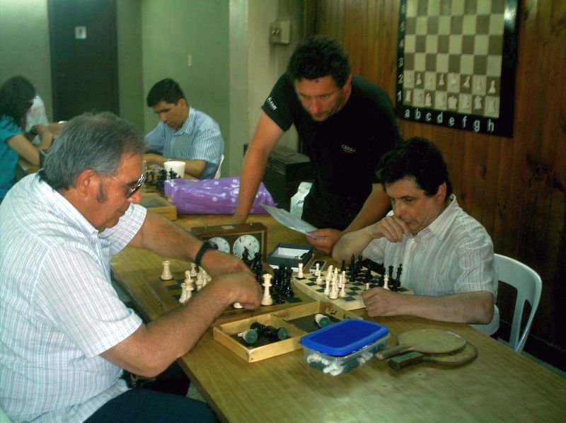 Alfredo Valles y Jorge Carballo, con el AR Claudio Pastorini