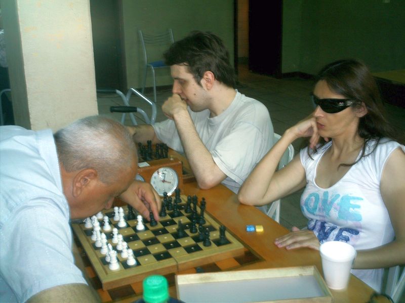 Guillermo Gregorutti y Pablo Vello, junto a Yanina Castillo